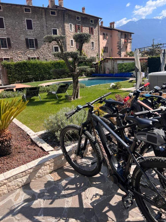 Hotel Canarino Riva del Garda Exterior photo